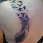 Фото тату с птицей на лопатке 09.03.2020 №010 -tattoo on the shoulder- tattoo-photo.ru