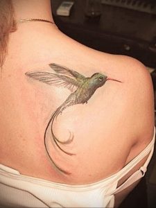 Фото тату с птицей на лопатке 09.03.2020 №013 -tattoo on the shoulder- tattoo-photo.ru