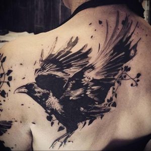 Фото тату с птицей на лопатке 09.03.2020 №021 -tattoo on the shoulder- tattoo-photo.ru