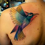 Фото тату с птицей на лопатке 09.03.2020 №032 -tattoo on the shoulder- tattoo-photo.ru
