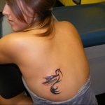 Фото тату с птицей на лопатке 09.03.2020 №034 -tattoo on the shoulder- tattoo-photo.ru