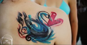 Фото тату с птицей на лопатке 09.03.2020 №037 -tattoo on the shoulder- tattoo-photo.ru