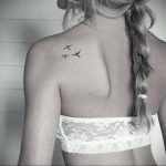 Фото тату с птицей на лопатке 09.03.2020 №046 -tattoo on the shoulder- tattoo-photo.ru