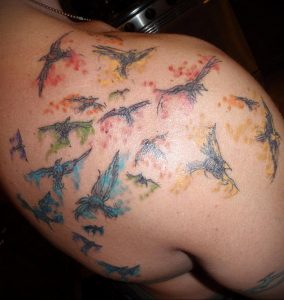 Фото тату с птицей на лопатке 09.03.2020 №052 -tattoo on the shoulder- tattoo-photo.ru