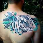 Фото тату с тигром на лопатке 09.03.2020 №010 -tattoo on the shoulder- tattoo-photo.ru
