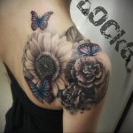 Фото тату с цветами на лопатке 09.03.2020 №002 -tattoo on the shoulder- tattoo-photo.ru