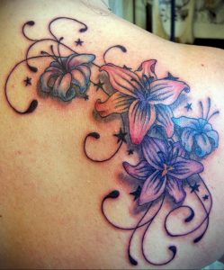 Фото тату с цветами на лопатке 09.03.2020 №016 -tattoo on the shoulder- tattoo-photo.ru