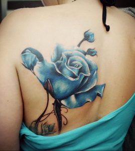 Фото тату с цветами на лопатке 09.03.2020 №024 -tattoo on the shoulder- tattoo-photo.ru