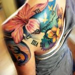 Фото тату с цветами на лопатке 09.03.2020 №027 -tattoo on the shoulder- tattoo-photo.ru