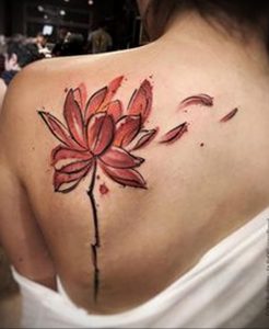 Фото тату с цветами на лопатке 09.03.2020 №029 -tattoo on the shoulder- tattoo-photo.ru