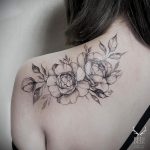 Фото тату с цветами на лопатке 09.03.2020 №030 -tattoo on the shoulder- tattoo-photo.ru