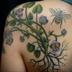 Фото тату с цветами на лопатке 09.03.2020 №036 -tattoo on the shoulder- tattoo-photo.ru