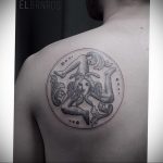 Фото татуировки на лопатке 09.03.2020 №052 -tattoo on the shoulder- tattoo-photo.ru