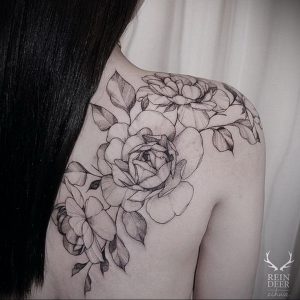 Фото черной тату на лопатке 09.03.2020 №004 -tattoo on the shoulder- tattoo-photo.ru
