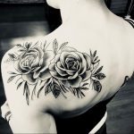Фото черной тату на лопатке 09.03.2020 №010 -tattoo on the shoulder- tattoo-photo.ru