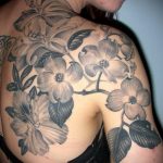 Фото черной тату на лопатке 09.03.2020 №019 -tattoo on the shoulder- tattoo-photo.ru