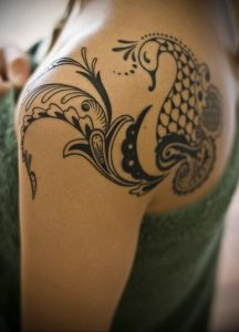 Фото черной тату на лопатке 09.03.2020 №025 -tattoo on the shoulder- tattoo-photo.ru