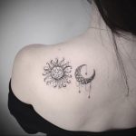 Фото черной тату на лопатке 09.03.2020 №036 -tattoo on the shoulder- tattoo-photo.ru