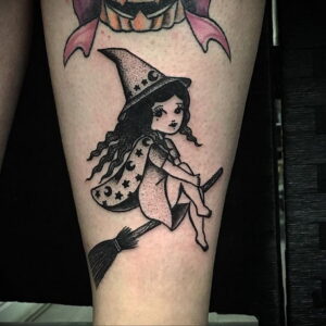 Фото маленькой тату для ведьмы 28.01.2021 №0005 - small witch tattoo - tattoo-photo.ru