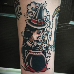 Фото маленькой тату для ведьмы 28.01.2021 №0043 - small witch tattoo - tattoo-photo.ru