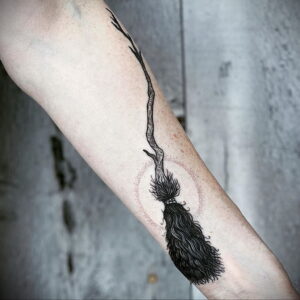 Фото тату метла ведьмы 28.01.2021 №0011 - tattoo witch broom - tattoo-photo.ru