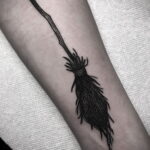 Фото тату метла ведьмы 28.01.2021 №0034 - tattoo witch broom - tattoo-photo.ru