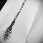 Фото тату метла ведьмы 28.01.2021 №0039 - tattoo witch broom - tattoo-photo.ru