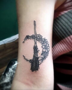 Фото тату про ведьму для девушки 28.01.2021 №0003 - witch tattoo - tattoo-photo.ru