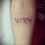 Фото маленькой тату для ведьмы 28.01.2021 №0010 - small witch tattoo - tattoo-photo.ru