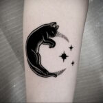 Фото маленькой тату для ведьмы 28.01.2021 №0011 - small witch tattoo - tattoo-photo.ru