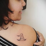 Фото маленькой тату для ведьмы 28.01.2021 №0033 - small witch tattoo - tattoo-photo.ru