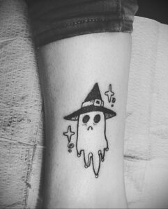 Фото маленькой тату для ведьмы 28.01.2021 №0046 - small witch tattoo - tattoo-photo.ru