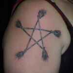 Фото маленькой тату для ведьмы 28.01.2021 №0051 - small witch tattoo - tattoo-photo.ru