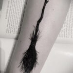 Фото тату метла ведьмы 28.01.2021 №0004 - tattoo witch broom - tattoo-photo.ru