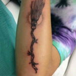 Фото тату метла ведьмы 28.01.2021 №0006 - tattoo witch broom - tattoo-photo.ru