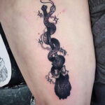 Фото тату метла ведьмы 28.01.2021 №0009 - tattoo witch broom - tattoo-photo.ru