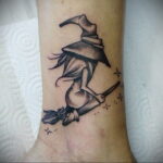 Фото тату метла ведьмы 28.01.2021 №0021 - tattoo witch broom - tattoo-photo.ru