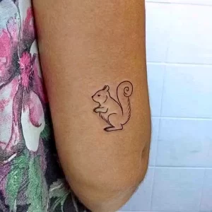 Фото пример рисунка тату белка 18,10,2021 - №0090 - squirrel tattoo - tattoo-photo.ru