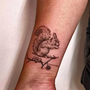 Фото пример рисунка тату белка 18,10,2021 - №0105 - squirrel tattoo - tattoo-photo.ru