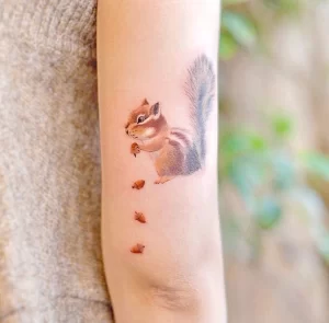 Фото пример рисунка тату белка 18,10,2021 - №0124 - squirrel tattoo - tattoo-photo.ru
