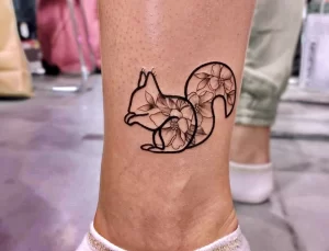 Фото пример рисунка тату белка 18,10,2021 - №0169 - squirrel tattoo - tattoo-photo.ru
