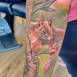 Фото пример рисунка тату белка 18,10,2021 - №0262 - squirrel tattoo - tattoo-photo.ru