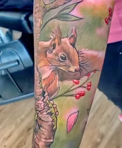 Фото пример рисунка тату белка 18,10,2021 - №0265 - squirrel tattoo - tattoo-photo.ru