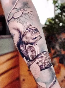 Фото пример рисунка тату белка 18,10,2021 - №0276 - squirrel tattoo - tattoo-photo.ru
