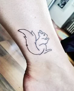 Фото пример рисунка тату белка 18,10,2021 - №0293 - squirrel tattoo - tattoo-photo.ru