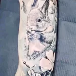 Фото пример рисунка тату белка 18,10,2021 - №0317 - squirrel tattoo - tattoo-photo.ru