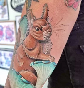 Фото пример рисунка тату белка 18,10,2021 - №0339 - squirrel tattoo - tattoo-photo.ru