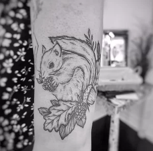 Фото пример рисунка тату белка 18,10,2021 - №0353 - squirrel tattoo - tattoo-photo.ru