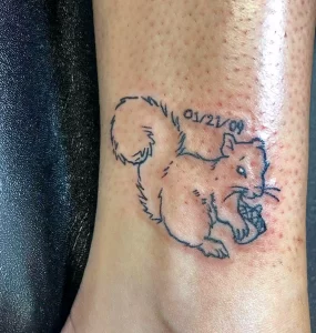 Фото пример рисунка тату белка 18,10,2021 - №0354 - squirrel tattoo - tattoo-photo.ru