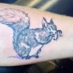 Фото пример рисунка тату белка 18,10,2021 - №0441 - squirrel tattoo - tattoo-photo.ru